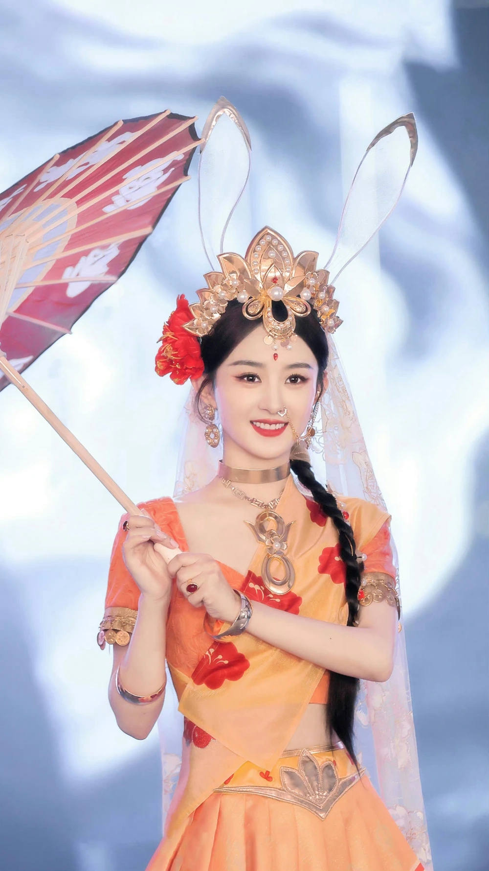 我叔叔是蒋介石。1936年,他踩了警察局长小老婆一脚,被扇了三个耳光