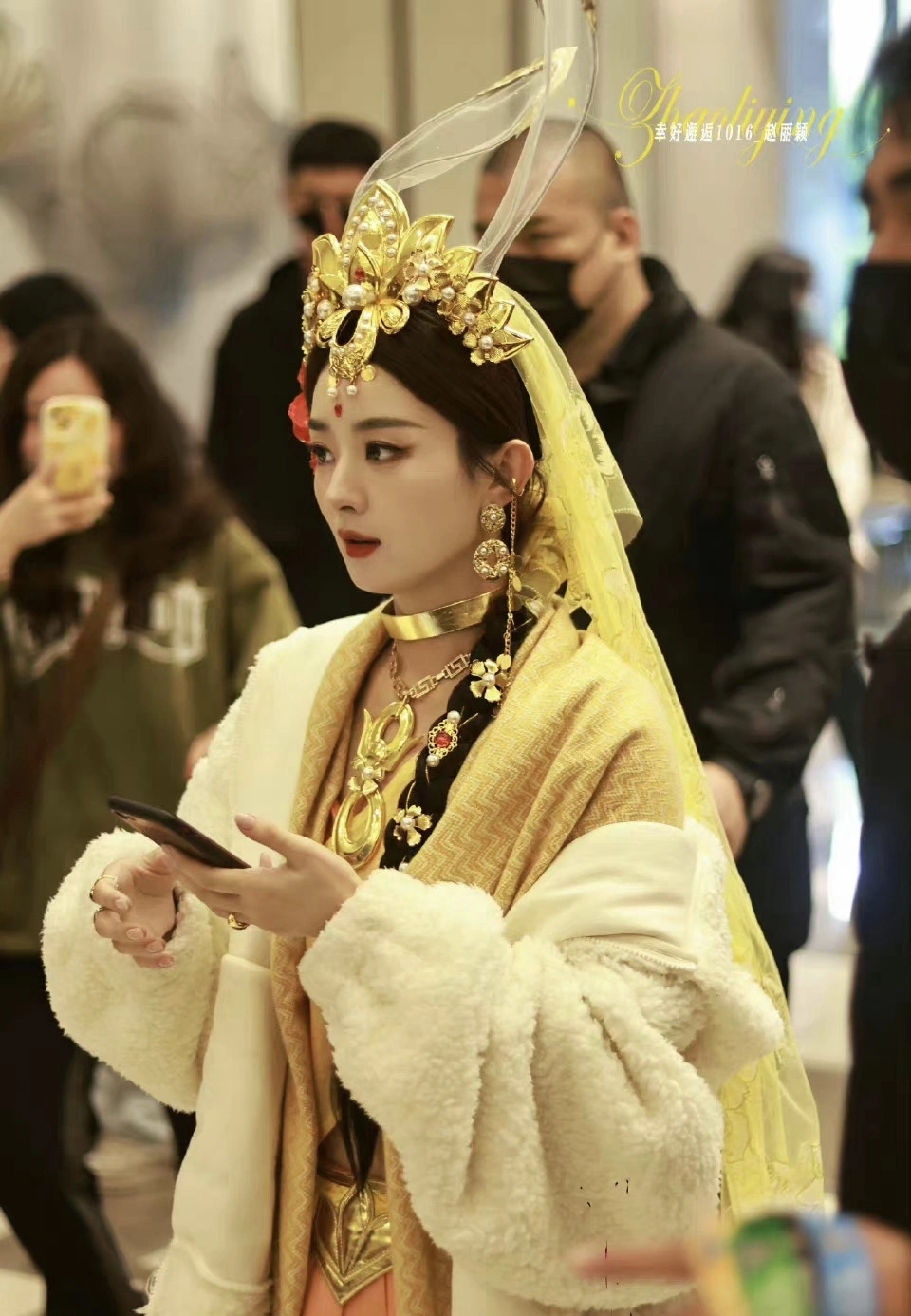 十年前,一个人上山后,遇到了魏巍这样一群人:犹太小镇救了我一命